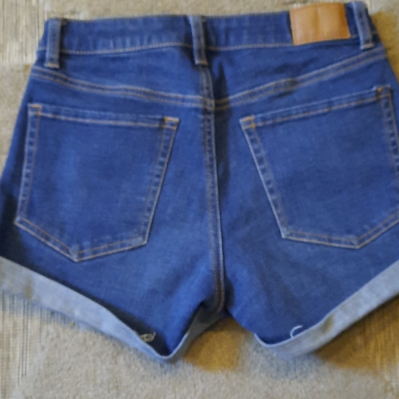 High waist shorts - Picture 2 of 2